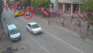 Motosiklet sürücülerinin kaza anları kameralara yansıdı