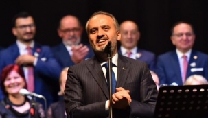 Muhtarlar Korosu’nun solisti Başkan oldu
