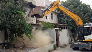 Osmangazi’de metrûk binalar bir bir yıkılıyor