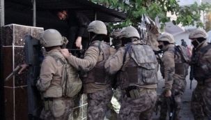 Silah tacirlerine şafak operasyonu...Kapıları koç başlarıyla kırdılar