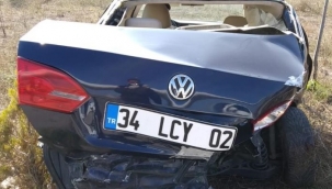 Yolun ortasında durdu, refüje uçtu