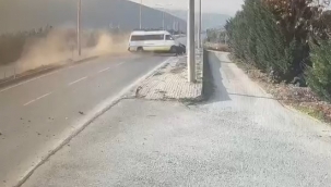 7 kişinin yaralandığı minibüs kazası güvenlik kamerasında