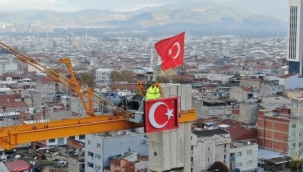 80 metre yüksekte Ata'ya saygı