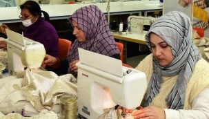 Anneler öğreniyor, çocuklar eğleniyor