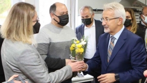 Başkan Erdem öğretmenleri bu yıl da unutmadı