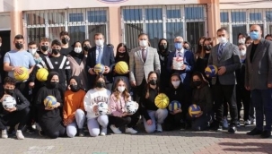 Belediye’den okullara spor malzemesi desteği