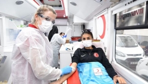 Büyükşehir’den Kızılay’a anlamlı bağış
