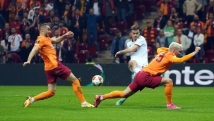 Galatasaray zirveyi kaybetmedi