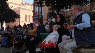 Güneşi gören çarşı ve parklara akın etti