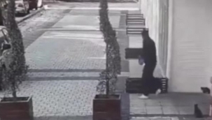 Kedi mamasının kutusunu çaldı
