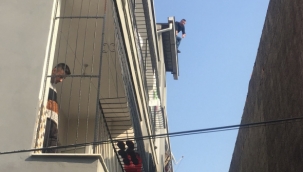 Korkunç anlar! Esnafın üzerine böyle düştü