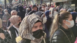 Mağaza açılışında izdiham! kalabalığı polis dağıttı