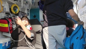 Öğrenci taşıyan otobüs kamyona çarptı: 24 yaralı