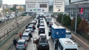 Öğrenciler Bursa-İzmir yolunu trafiğe kapattı