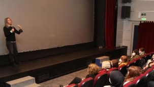 Önce film izlediler sonra yönetmenle söyleştiler