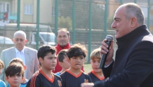 Özgür Aksoy, futbol turnuvası ile anılıyor