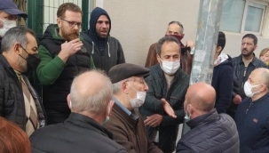 Seçim yapan site sakinleri yönetim odasını bastı