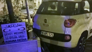 Şehit mezarına çarptı, aracını bırakıp kaçtı
