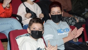 Tiyatro şehrin dört yanında