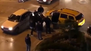 Trafikte yumruk yumruğa yol verme kavgaları kamerada