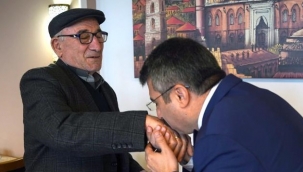 Yılmaz’dan ilkokul öğretmenine sürpriz