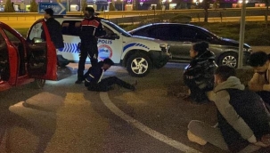 30 kilometre kaçtı, polis aracına vurarak durdu
