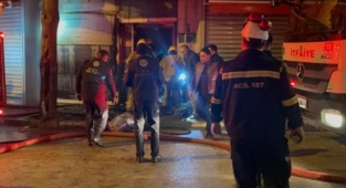 Alışveriş merkezinde çıkan yangın korkuttu