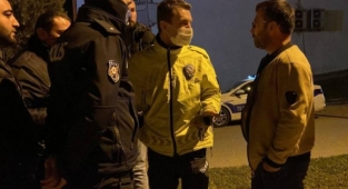Alkollü sürücü diz çöküp yalvardı
