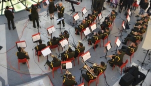 Askeri bandodan anlamlı konser
