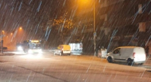 Bursa’da “kar çilesi”, araçlar yolda kaldı