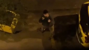 Gece yarısı kendi kendine boks maçı