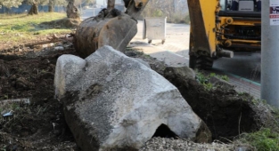 Gemlik'te 1800 yıllık lahit kapağı bulundu