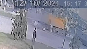 Kamyon ile otomobilin çarpışma anı kamerada