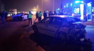 Kırmızı ışıkta duran araca çarptı: 6 yaralı