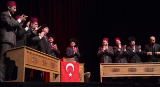 Milli şaire duygusal anma