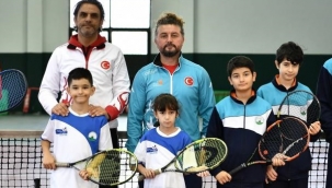 Osmangazi’de engeller tenis ile aşılıyor