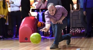 Osmangazi personeli, iş stresini bowlingle attı