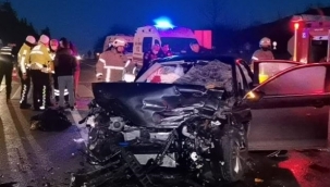 Otomobil ile kamyon çarpıştı: 1'i ağır 7 kişi yaralandı