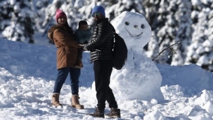 Uludağ’da turistler boş pistlerin tadını çıkardı