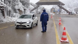 Uludağ yolu çarpışan otolarla doldu