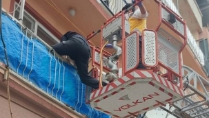 Yaşlı kadının imdadına itfaiye yetişti