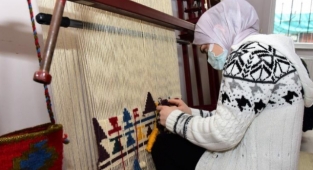 Yıldırım'dan kadınlara halı dokuma kursu
