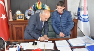 Başkan Aydın’dan gençlere tam destek