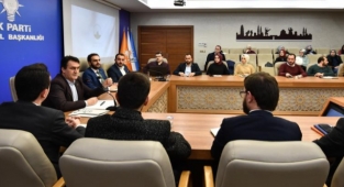 Başkan Dündar, tecrübelerini gençlerle paylaştı