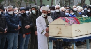 Beyza Nur hemşire gözyaşlarıyla uğurlandı