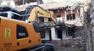 Bir yılda 107 metruk bina yıkıldı