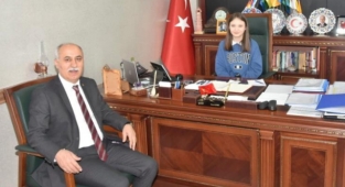 Bu ilçede öğrenciler kaymakam ve başkan oluyor