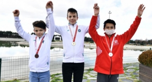 Bursa Büyükşehir Belediyesporlu satranççılardan 18 madalya