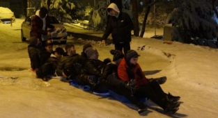 Bursa'da sokaklar kayak pistine döndü