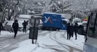 Bursa'da yollar buz pistine döndü, kazalar kaçınılmaz oldu